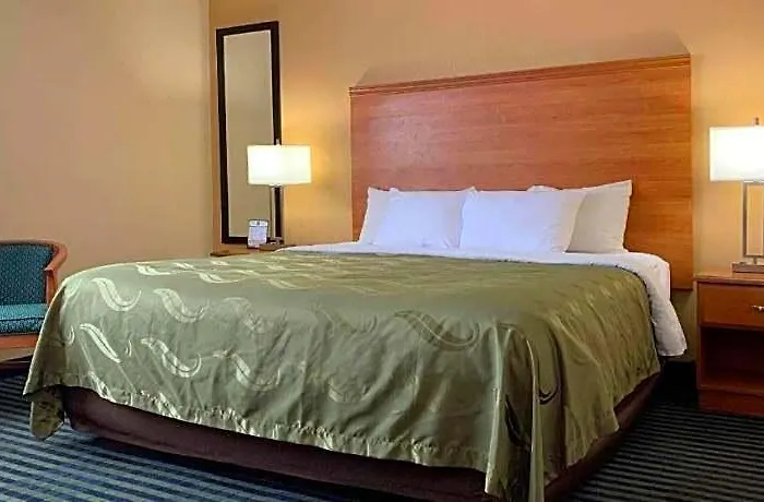 Inn Quality Near Starved Rock State Park 4*
